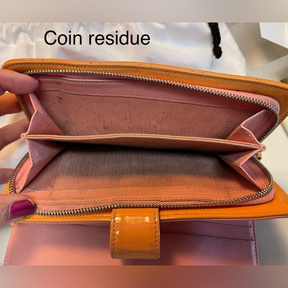 Chanel quilted Patent Leather Wallet & dust bag in Cream-cicle orange - Picture 15 of 16